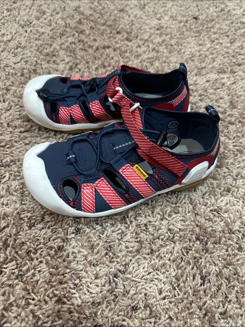 NEW Keen Kids Navy and Red Closed-Toe Sport Sandals size 2
